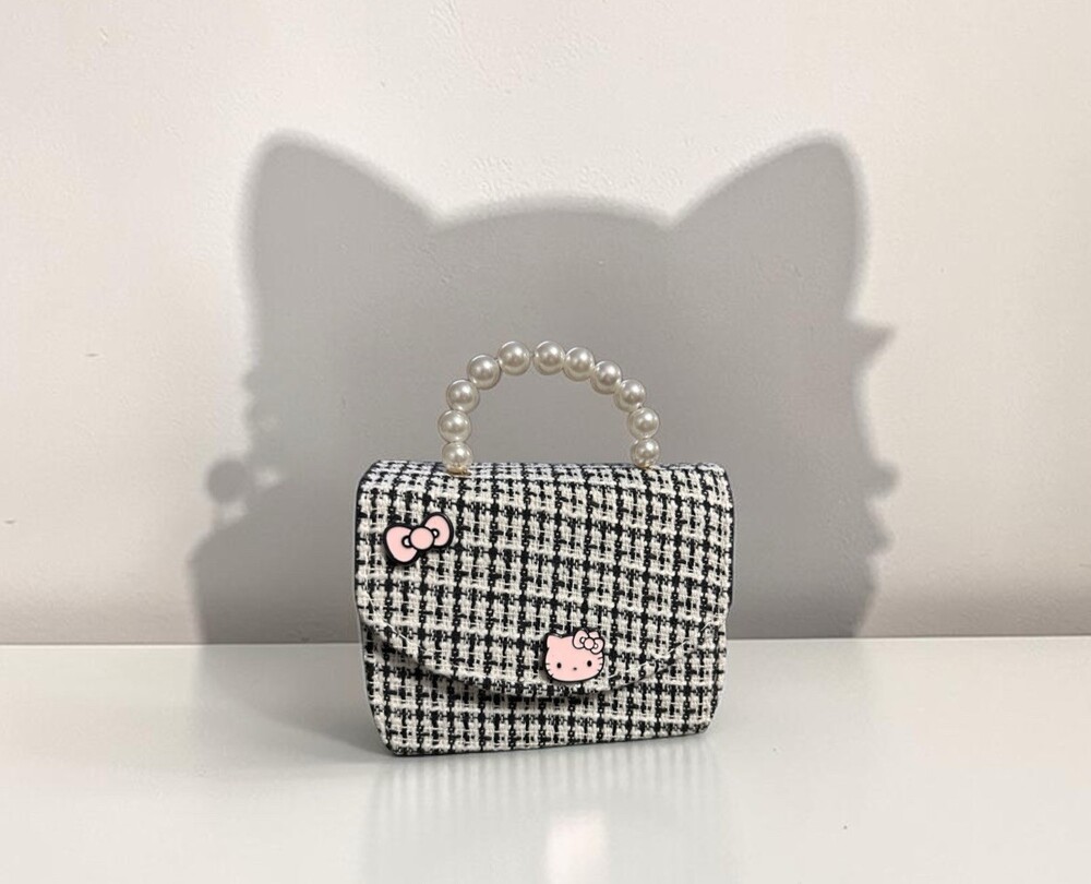 Hello Kitty Purse With Pearl Handle